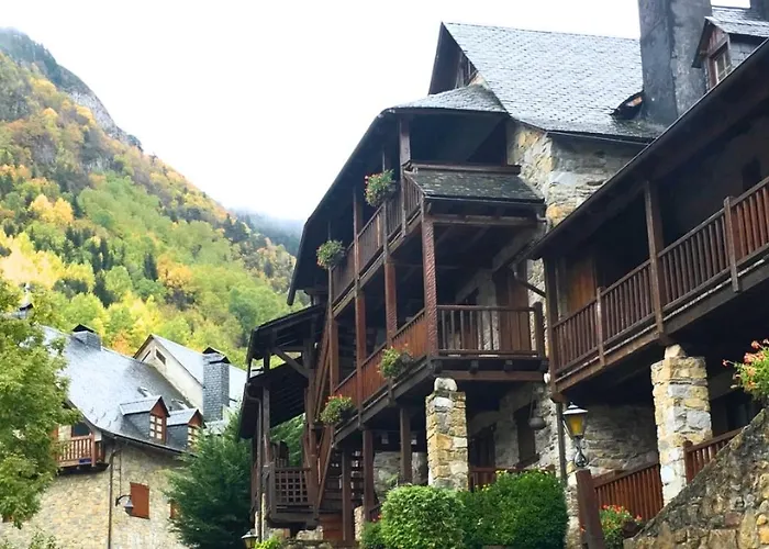 Arties Lodge *