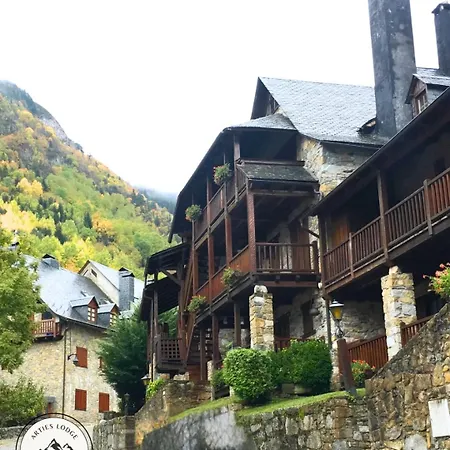 Arties Lodge *