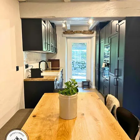 Arties Lodge Apartment