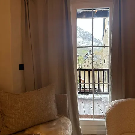 Arties Lodge *