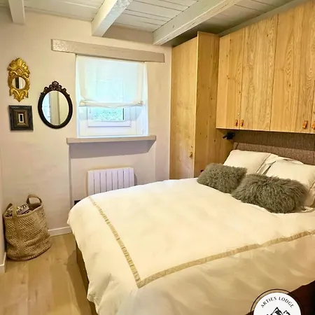Arties Lodge