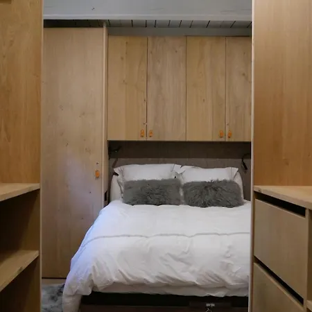 Arties Lodge *