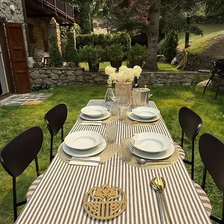 Arties Lodge *