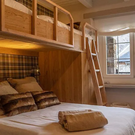 Arties Lodge *