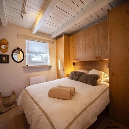 Arties Lodge *